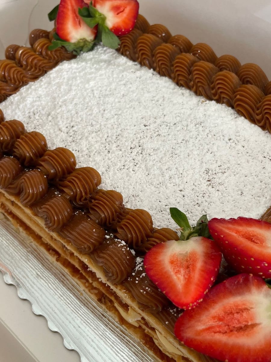 Mil hojas con dulce de leche y fresas